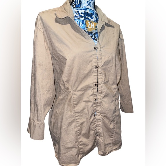 Corset style closures buttons beige button down blouse - Picture 5 of 7